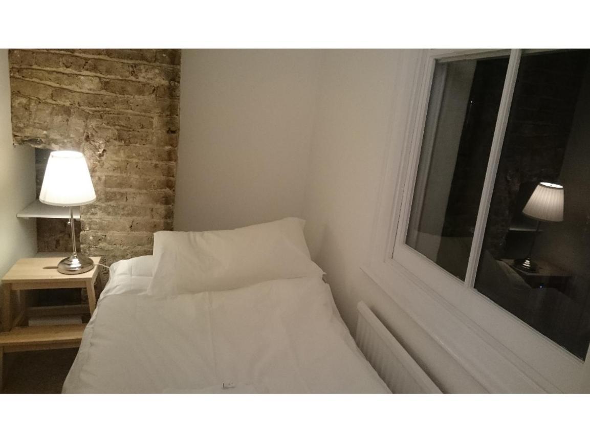 Central London Flat. Georgian Terrace. Bright. Room photo